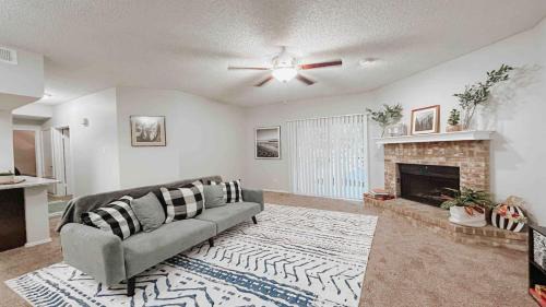 Spacious Family Value Retreat - Pool and Garage