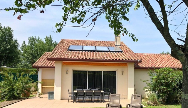 Spacious family villa for 8 people with garden in Hendaye plage