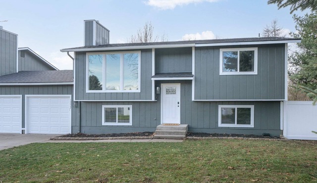 Spacious Family Villa only 13 mi from Silverwood!