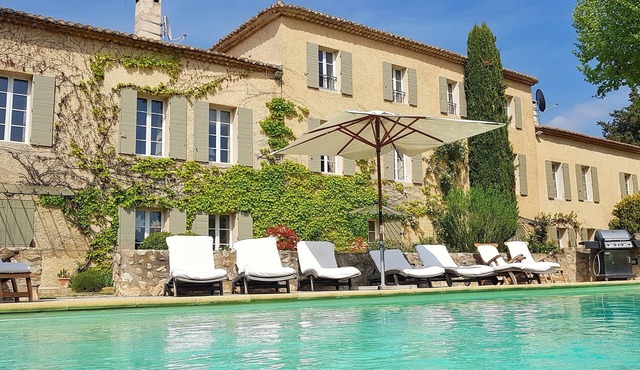 Spacious family villa Provence | 7 bedroom, heated pool, pet-friendly. Aix 25min