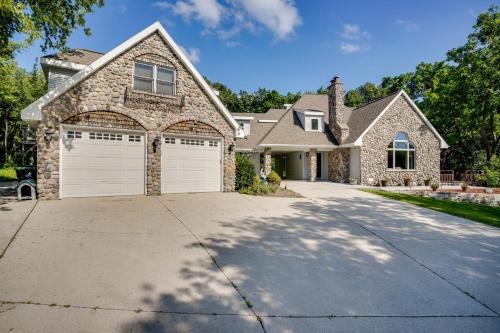 Spacious Family Villa with Decks in Chilton!