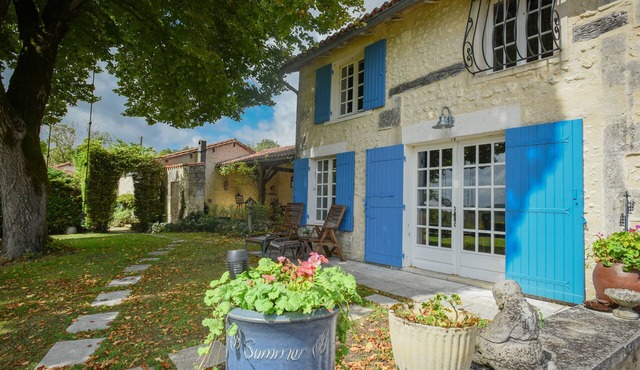 Spacious familyhouse with privat pool and slide