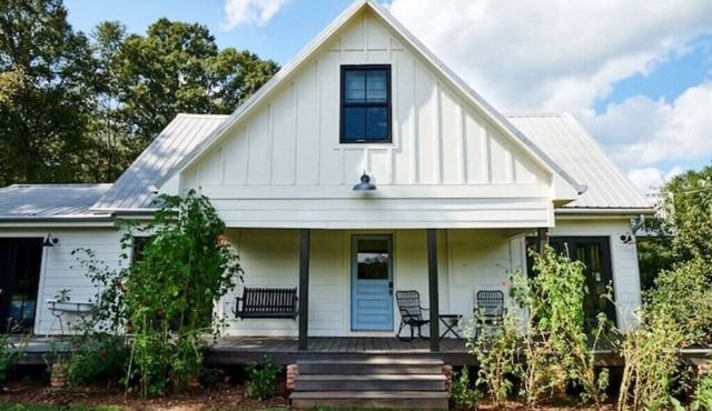 Spacious Farm Home, Steps from Serenbe with Poolnn