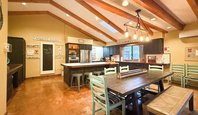 Spacious Farm Stay featuring Petey the Donkey