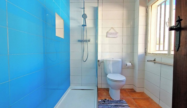 Spacious Farmhouse enjoying Mature Gardens, Heated Private Pool & Stunning Views