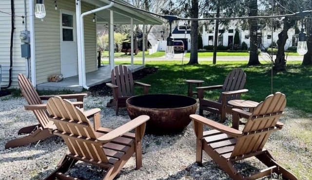 Spacious Farmhouse in Douglas; Walk to Downtown, Waterfront & Saugatuck!