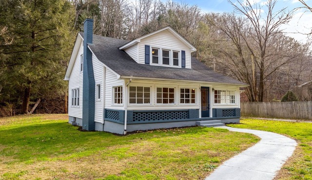 Spacious Farmhouse Near Red River Gorge Sleeps 12