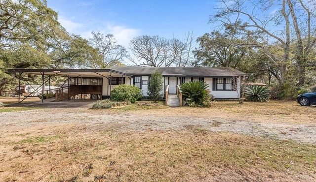 Spacious Farmhouse Ranch Near Mobile!