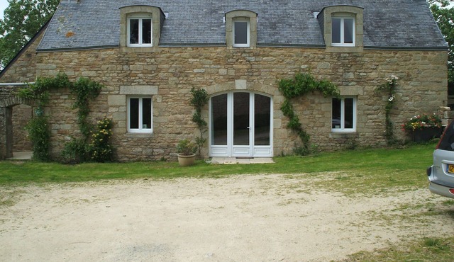 Spacious farmhouse ,wheelchair accessible , close to stunning beaches .