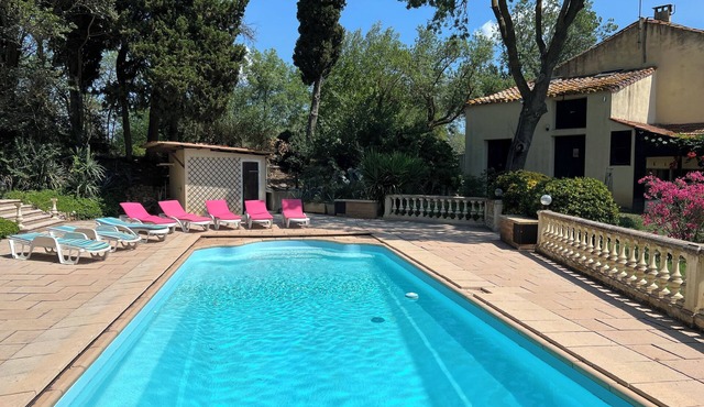 #Spacious farmhouse with large private pool in own grounds