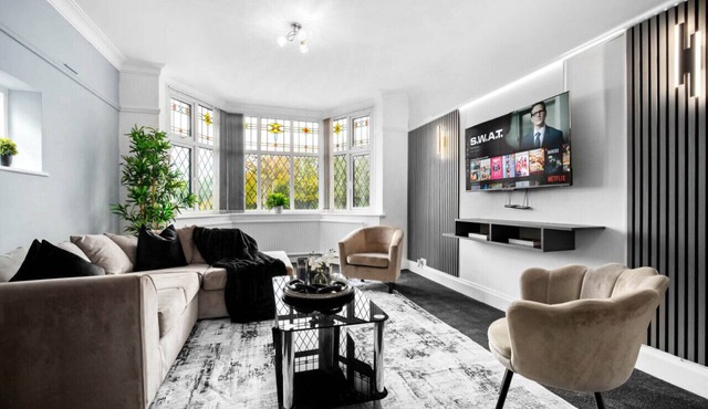 Spacious Five Bed House Near Airport - Parking - Garden