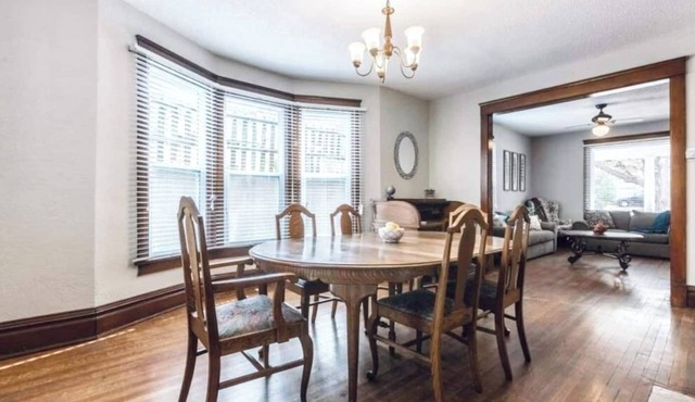 Spacious five-bedroom home in the heart of Kansas City - Fast highway access