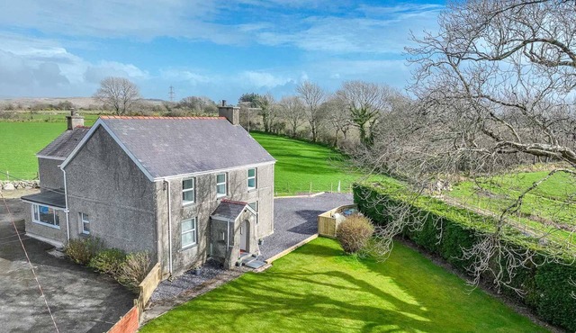 Spacious Five Bedroom Detached Property Near Criccieth | Penarllygad