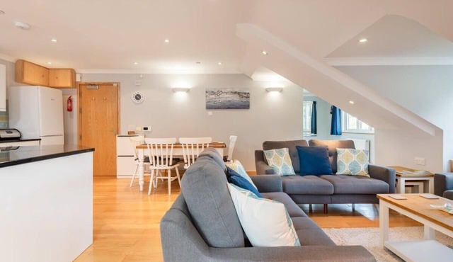 Spacious Flat A Few Mins Walk to Carlyon Bay Beach