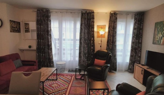 Spacious flat close to the railway station