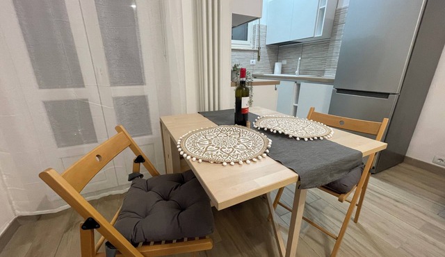 Spacious Flat, Fifth Floor With Elevator, 10 Minutes From the Center of Turin in Torino