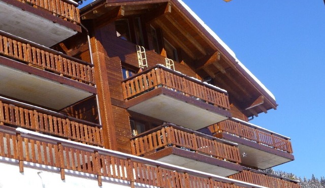 Spacious flat for 7 people 100m from the ski slopes: 3 double bedrooms with king-size beds - 1 bedro