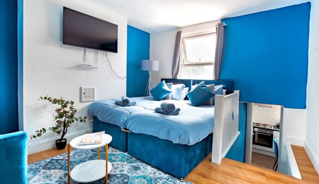 Spacious Flat - Moments To City Centre - Sleeps 4