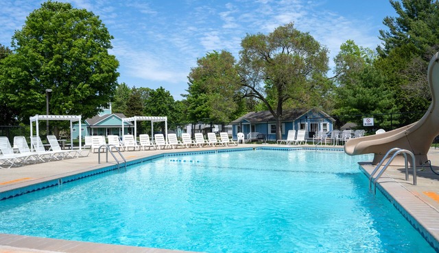 Spacious Floradale Retreat w/shared heated Pool, Tennis + more. Close to dunes!