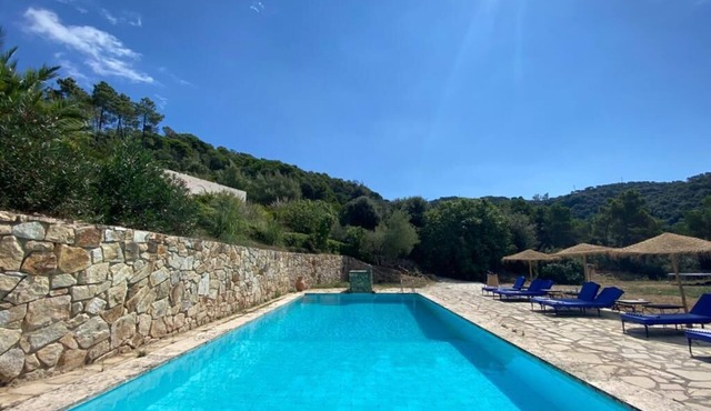 Spacious Forrest Villa Near Barcelona - Holds up to 24p