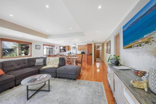 Spacious four bedroom central house sleeps 8