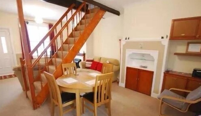 Spacious Four-Bedroom House with garden in Wembley