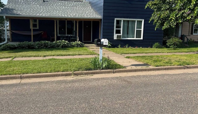 Spacious four bedroom house -walking distance to Lake Superior/Washburn shops