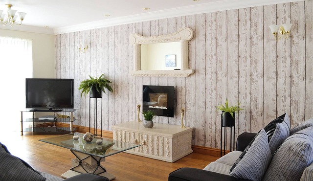 Spacious four bedroom traditional cottage, perfect for a relaxing break away.