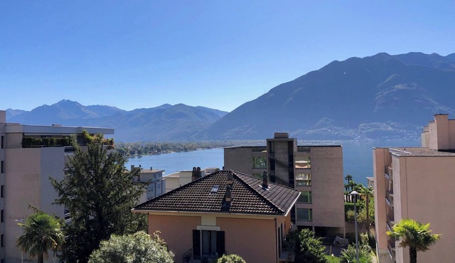 Spacious four-star apartment with lake and mountain views in Minusio, Switzerlan