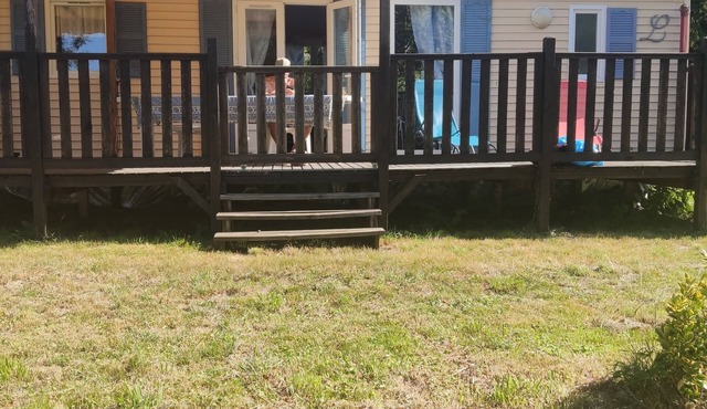 Spacious mobile home with terrace and lake view, ideal for families.