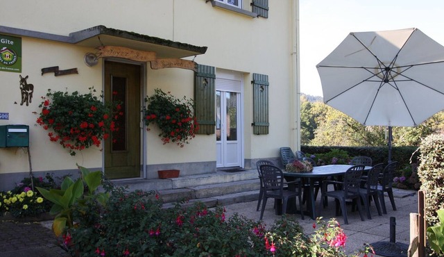 Spacious Farmhouse with Modern Amenities Near Skiing and Hiking Trails