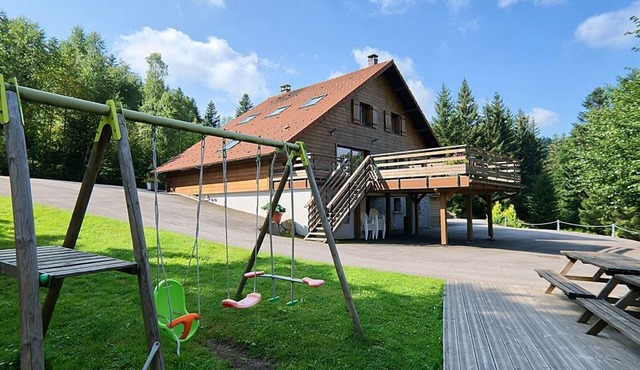 Spacious family chalet with spa, sauna and games room