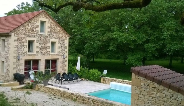 Spacious house with private pool and pets allowed