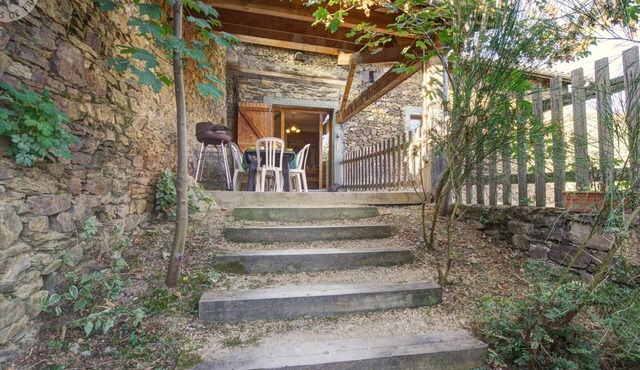 Spacious Family Cottage in Sycomores