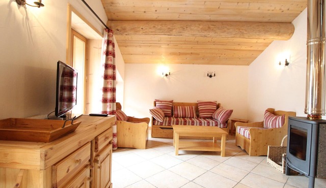 Spacious 10-Person Duplex Apartment in Heart of Lanslebourg, Val-Cenis