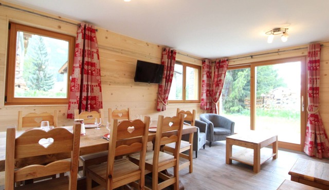 Spacious 3-Bedroom Apartment for 8 in Val Cenis near Ski Lift