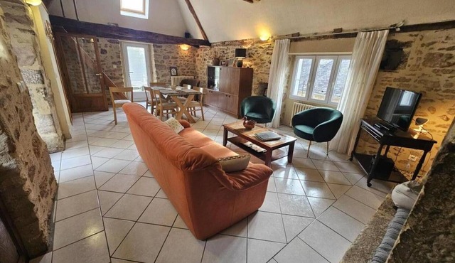 Spacious house in Dordogne with terrace and garden, pets allowed