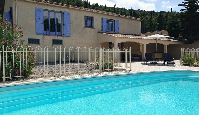 Spacious villa with pool in Montbrun