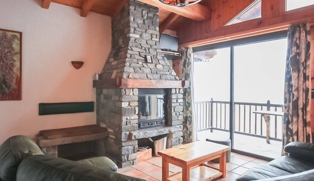 Spacious chalet near slopes, 10 people, panoramic balcony