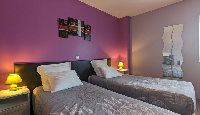 Spacious Room with Private Bath, Shared Kitchen, and Breakfast Included in Neuvy-Saint-Sépulchre