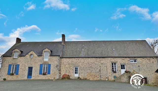 Spacious countryside cottage with fishing pond