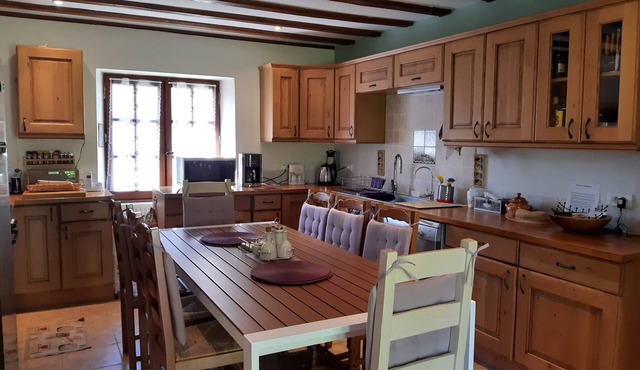 Spacious home with pool located 45min away from St Emilion