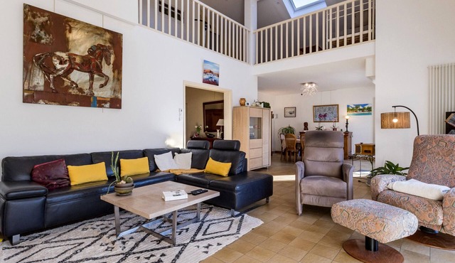 Spacious house 800m from beach, garden, pets welcome, parking, WiFi