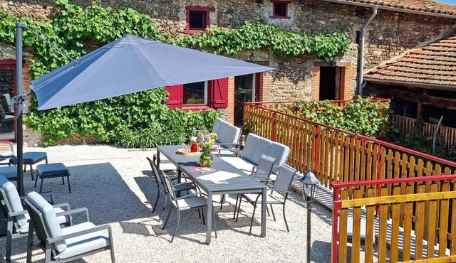 Spacious house with spa and garden for 10 people