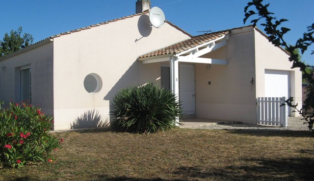 Spacious villa, situated in quiet cul de sac enclosed by private gardens.