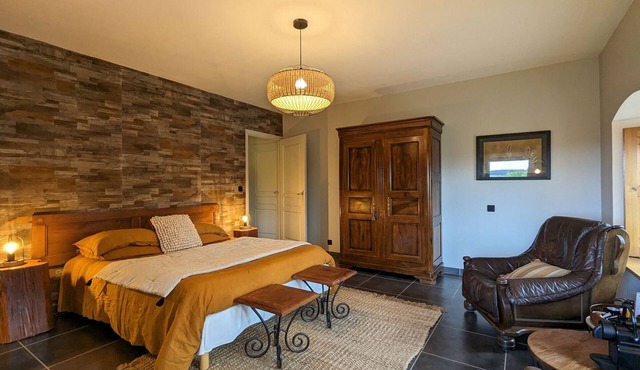 Spacious suite with wellness, parking, wifi, in Saint-Privat-d'Allier