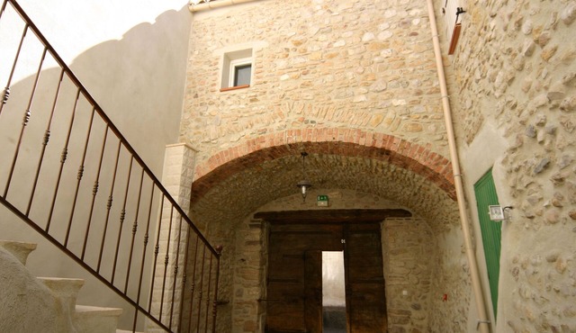 Spacious stone village house for family, billard gard sud ardeche