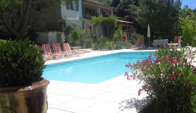 SPACIOUS VILLA IN PROVENCE (UZES)