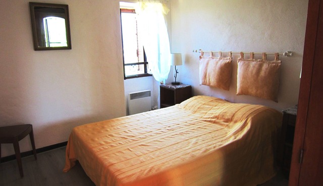 Spacious house, equipped to receive 4 people, 15 minutes from the sea.