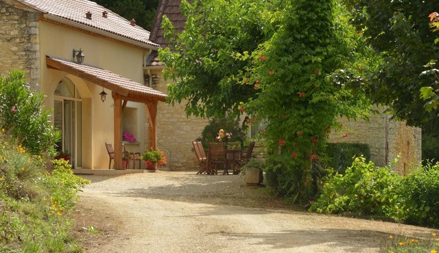Spacious countryside house for 8 guests for relaxing holidays in Dordogne region